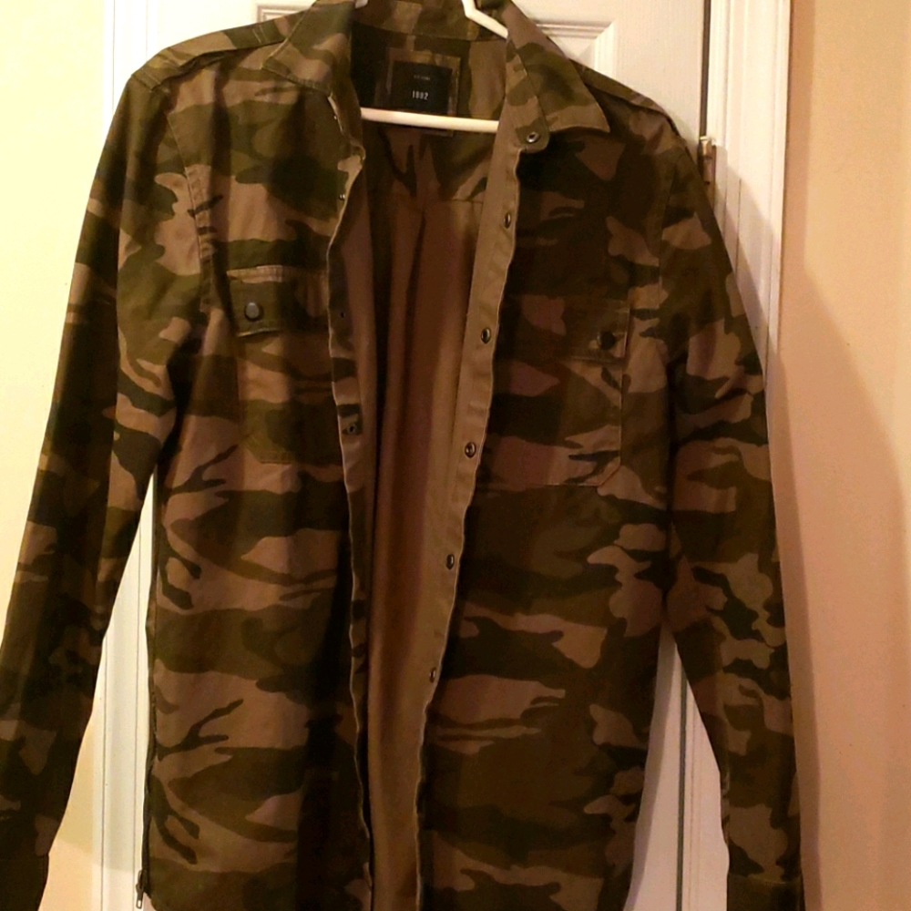 Men fatigue button up